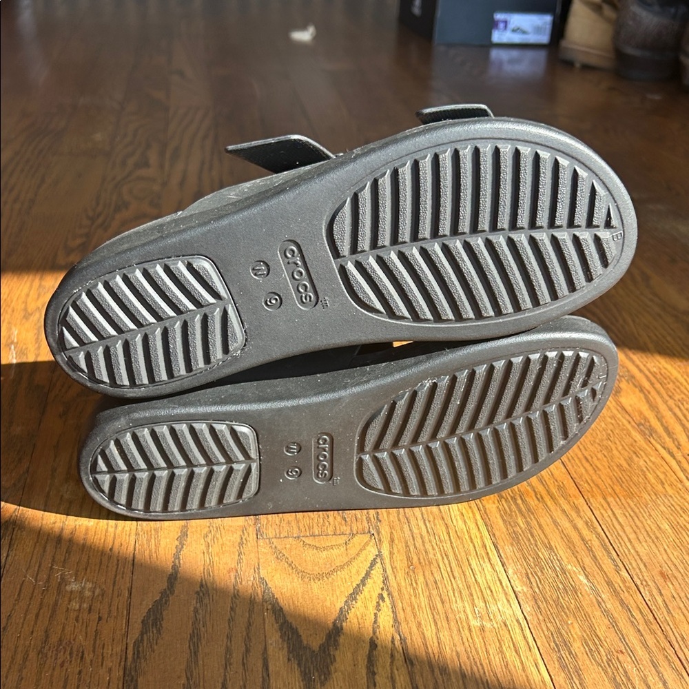 CROCS Sandals Double Strap Buckle Womens Size 9 Black SlipOn Shoes Open Toe 39.5 - Picture 6 of 6